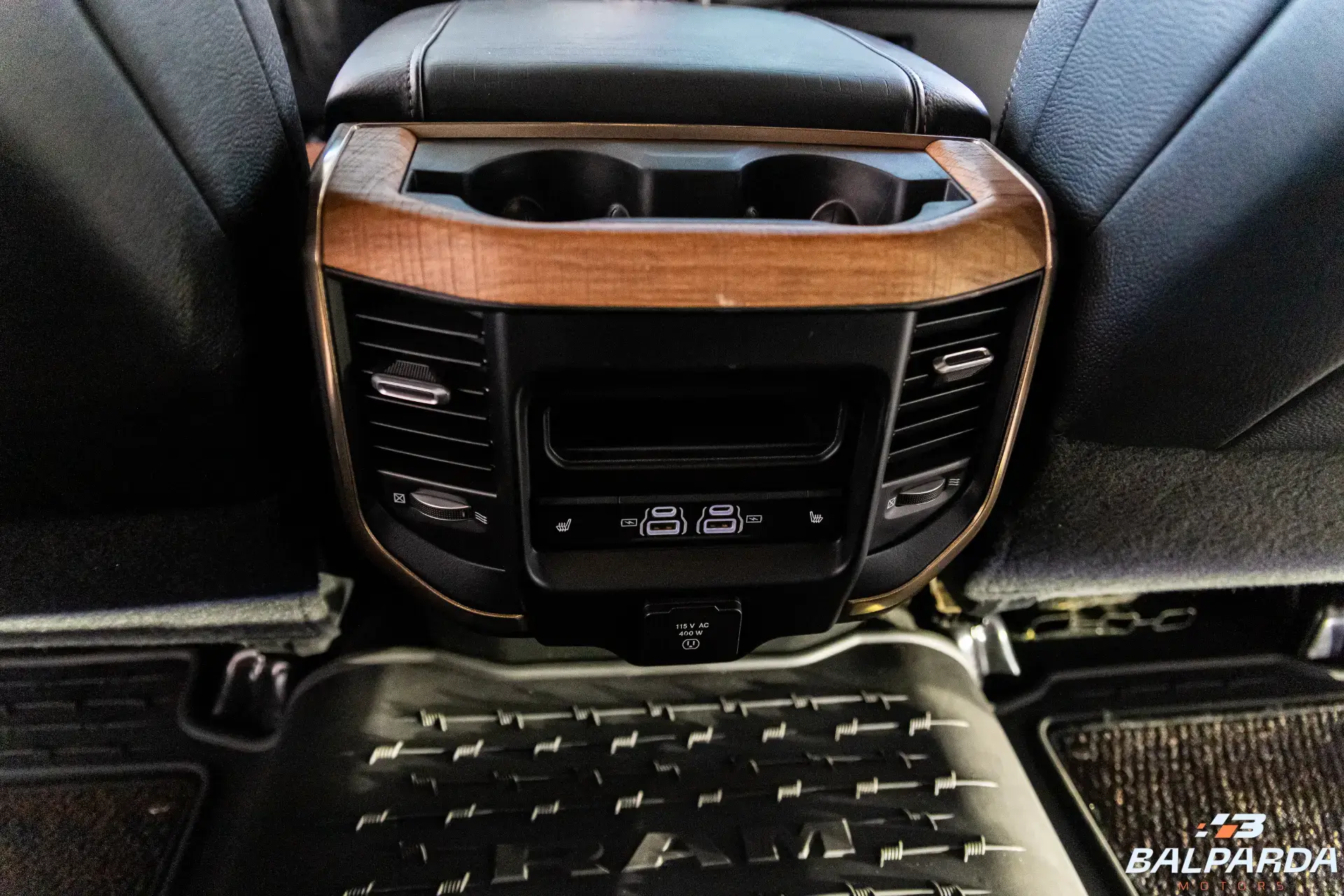 RAM 3500 LONGHORN - foto 19