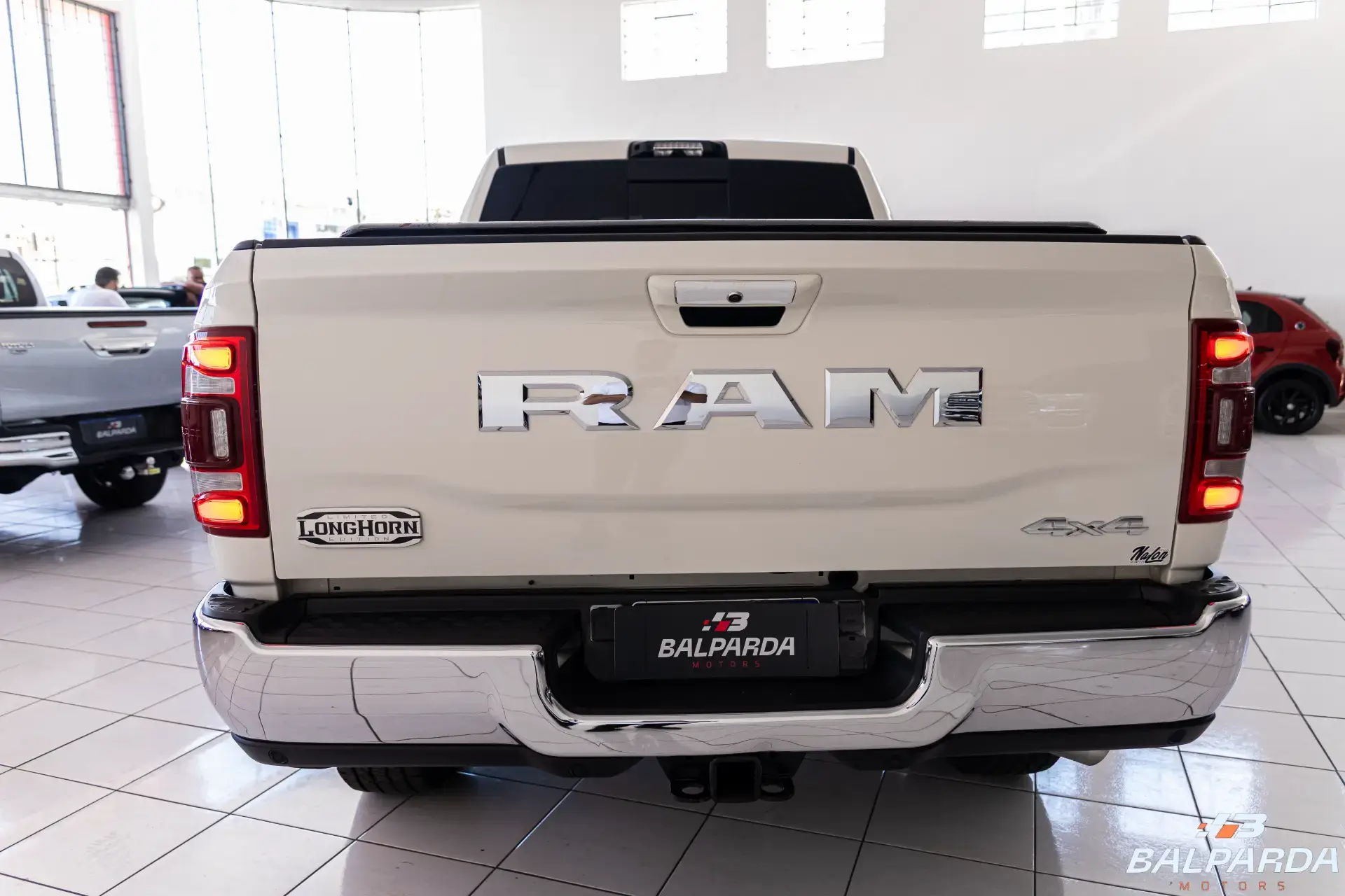 RAM 3500 LONGHORN - foto 8